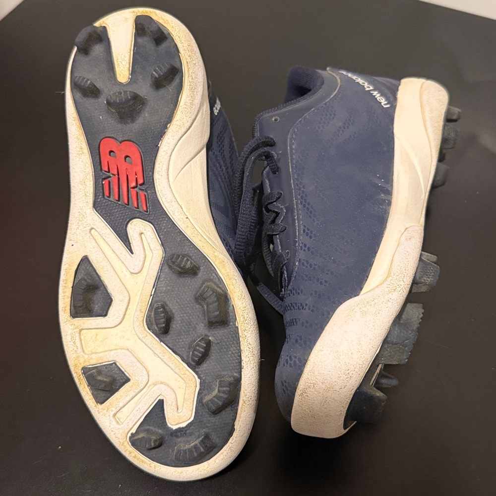 Baseball ⚾️ Cleats - size 2.5 wide - Picture 6 of 7